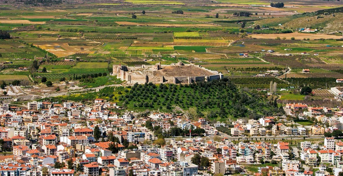 Selçuk ve Ayasuluk Tepesi: Tarihi ve Kültürel Bir Gezi