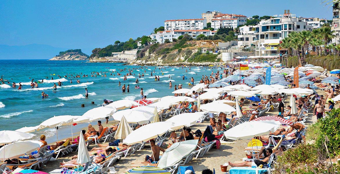 Kadınlar Denizi Plajı: Kuşadası’nın En Popüler Plajı