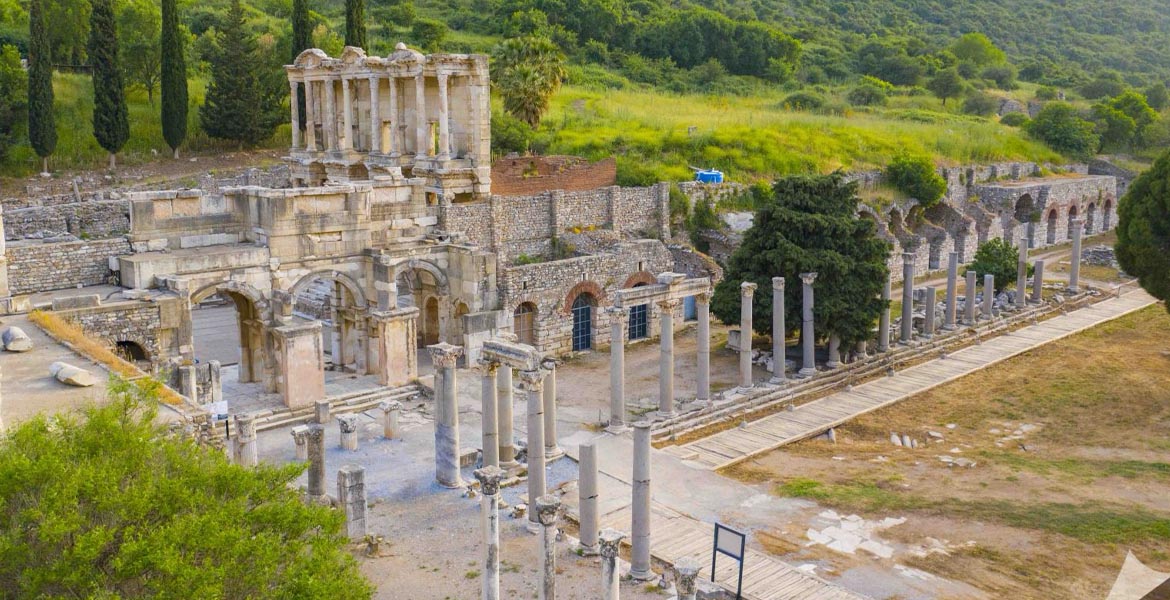 Efes Antik Kenti: Tarihin Derinliklerine Yolculuk