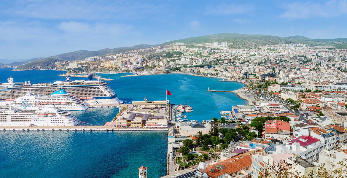 Kuşadası Limanı ve Çarşısı: Alışveriş ve Eğlencenin Kalbi